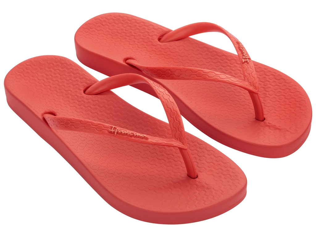 What is the Difference Between Havaianas and Ipanema Flip Flops
