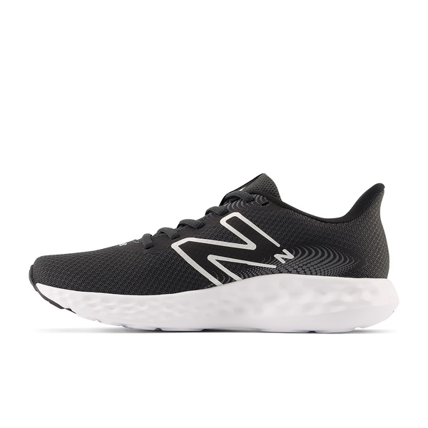 New Balance Sportliche Trainingsschuhe fĂĽr befestigte OberflĂ¤chen W411LB3